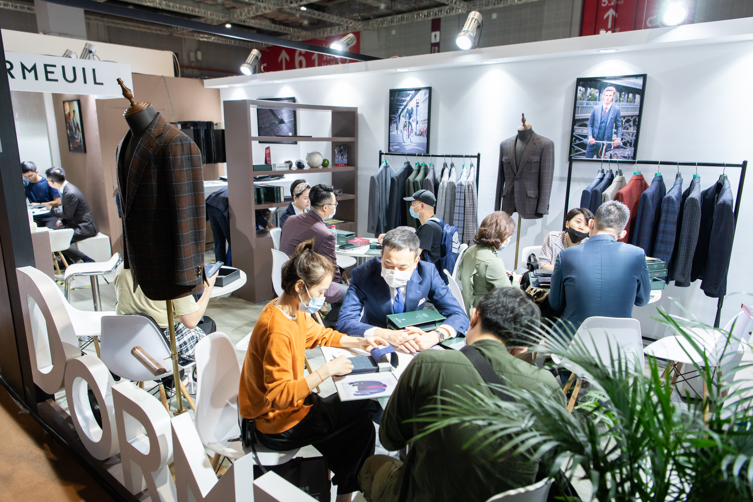 Business-interaction-and-buyers-20